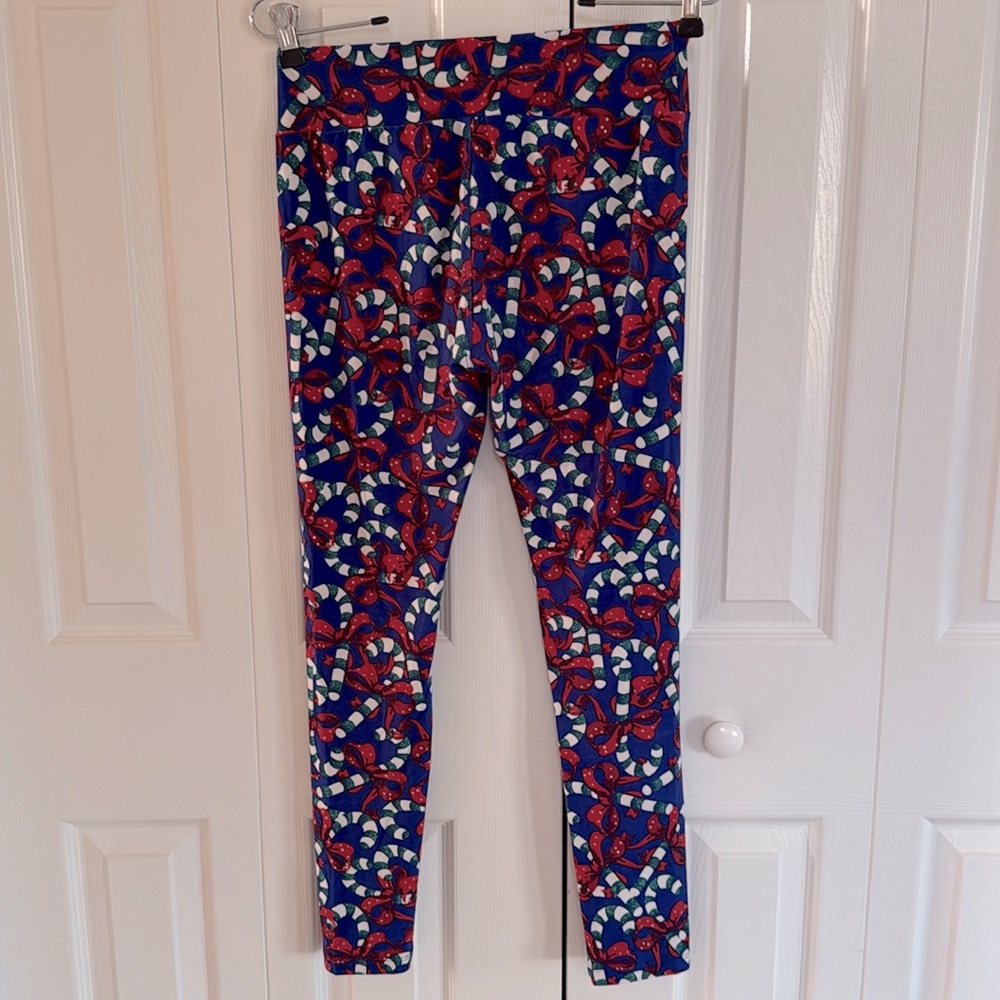 *LIKE NEW* LuLaRoe Christmas Green/White Candy Canes w/ Red Bows Leggings - OS - Picture 6 of 6
